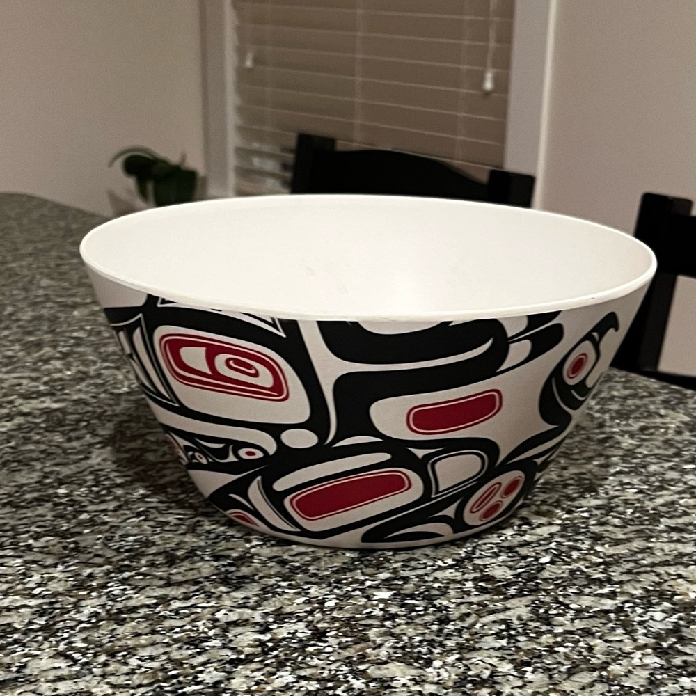 Stylish Black and Red Patterned Bowl